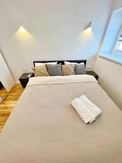 White 1 Bd Old Town Apartment By Hostlovers Kowno Zewnętrze zdjęcie