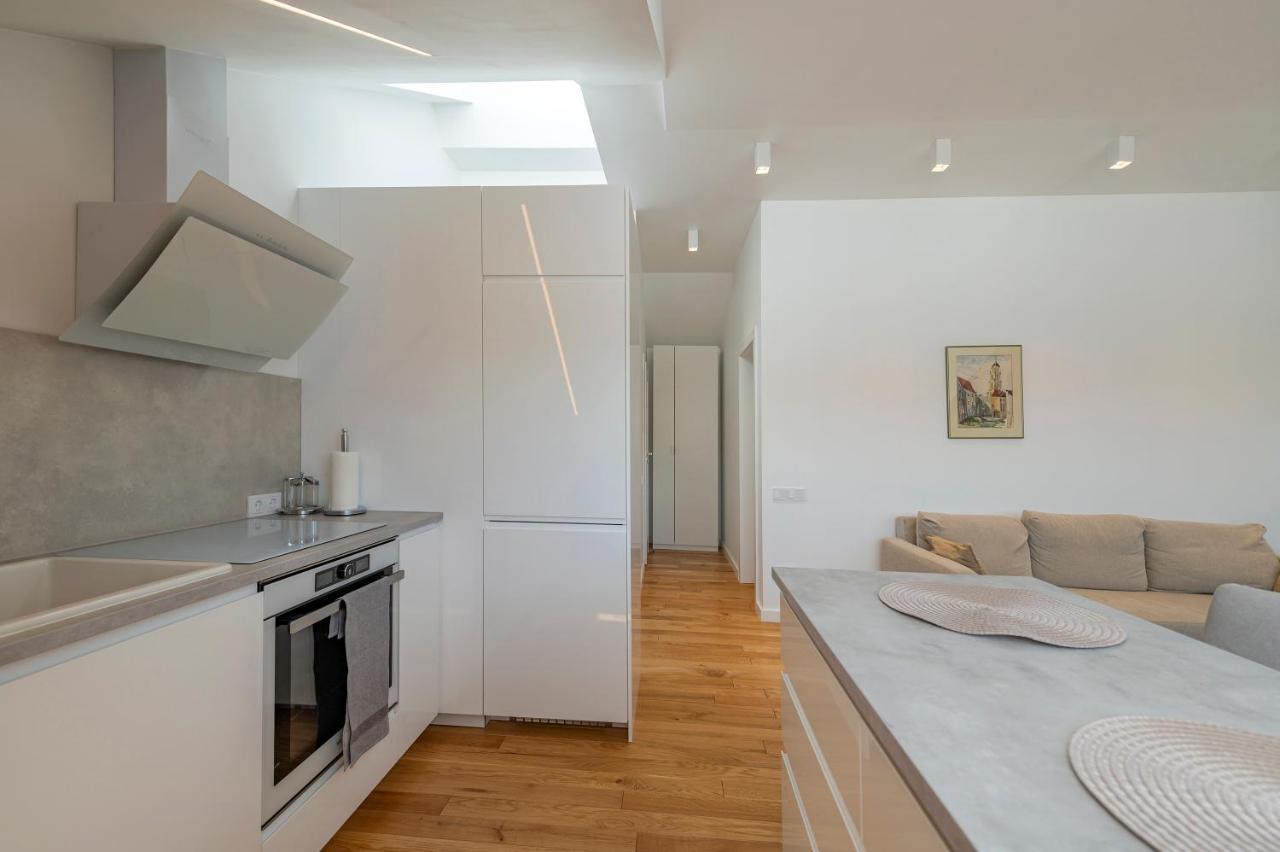 White 1 Bd Old Town Apartment By Hostlovers Kowno Zewnętrze zdjęcie