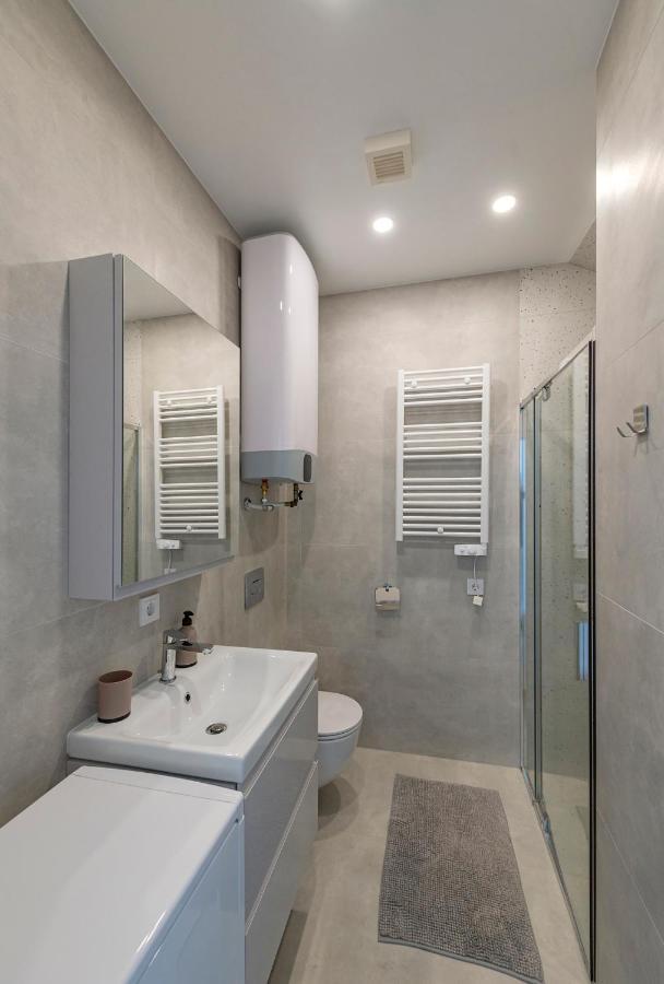 White 1 Bd Old Town Apartment By Hostlovers Kowno Zewnętrze zdjęcie